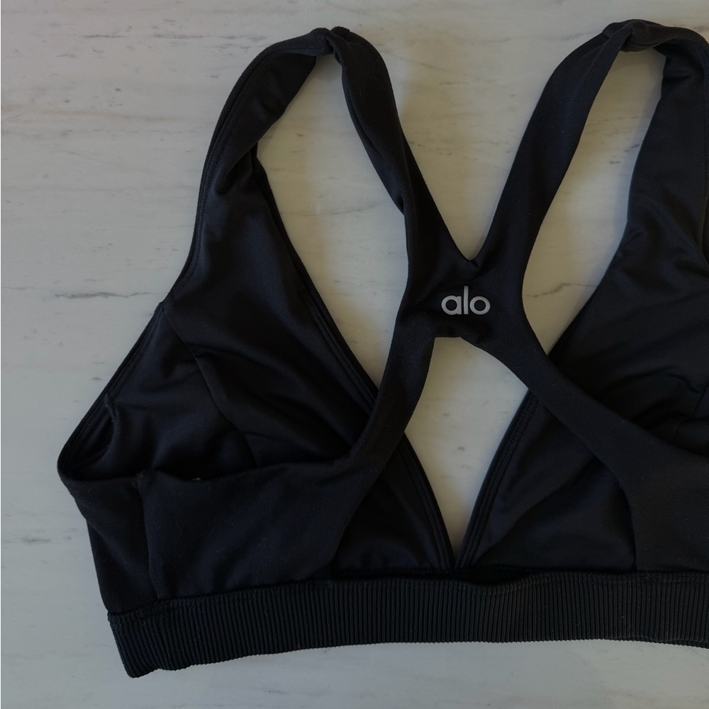 ALO v neck racer back sports bra